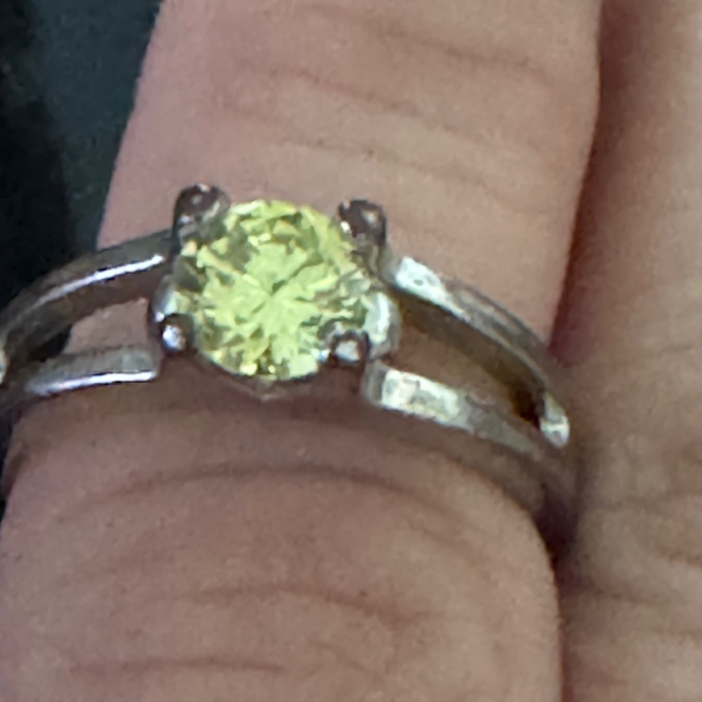 Elegant Silver Ring with Peridot Gemstone